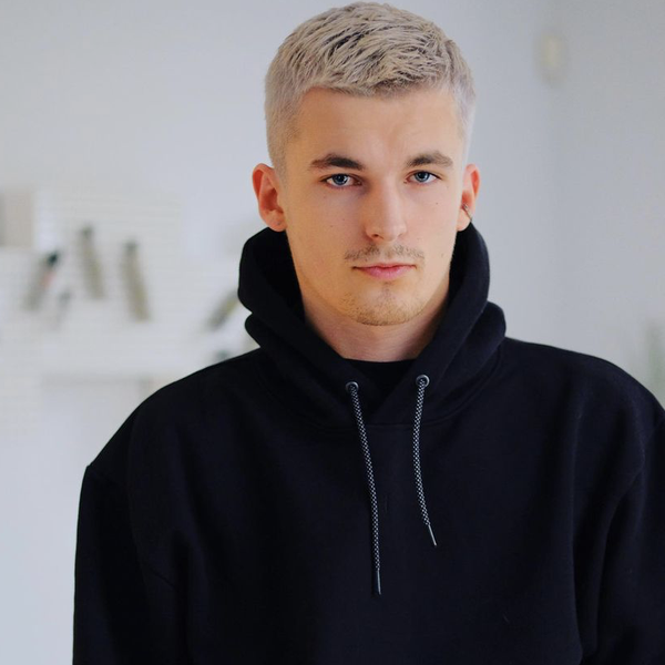 blondt kort hår